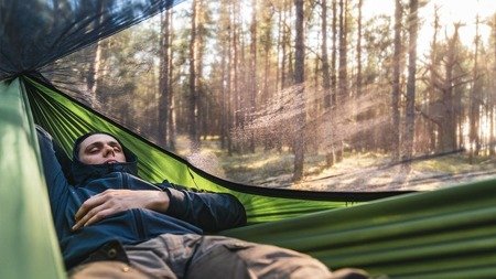 Lesovik - DRAKA Hängematte mit Moskitonetz - Treetop Green